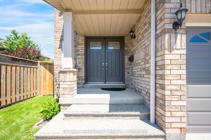 Property Photo: 6407 Ormindale Way ON L5V 1J3