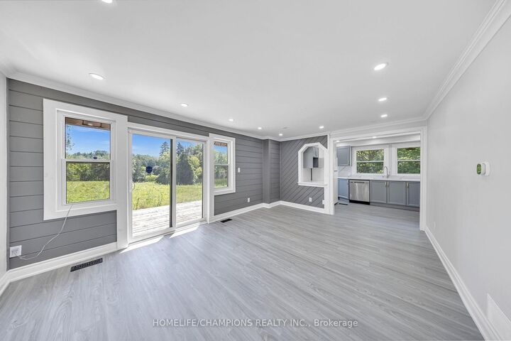 997 Mount Albert Road — photo 1
