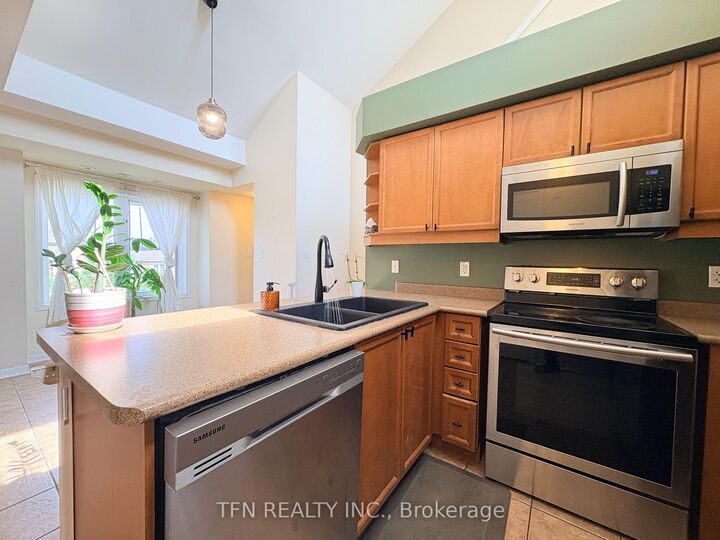 Property Photo: 588 Shoreline Drive 3 ON L5B 0A8