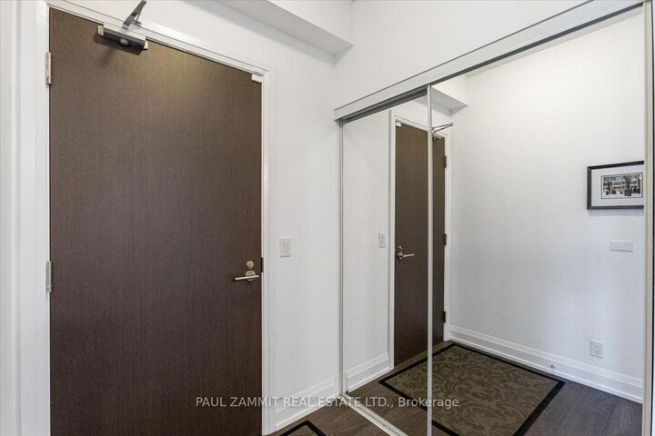 Property Photo: 7890 Bathurst Street 203 ON L4J 0J8