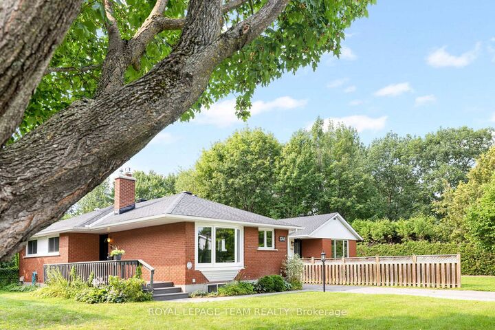 Property Photo:  2349 Edwin Crescent  ON K2C 1H8 
