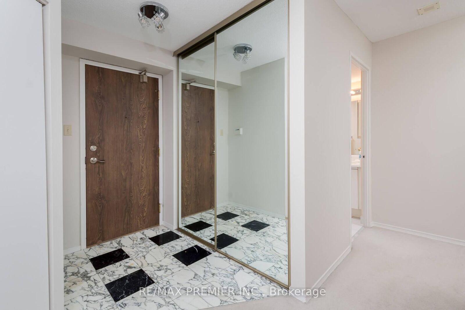 Property Photo: 7440 Bathurst Street 1614 ON L4J 7K8