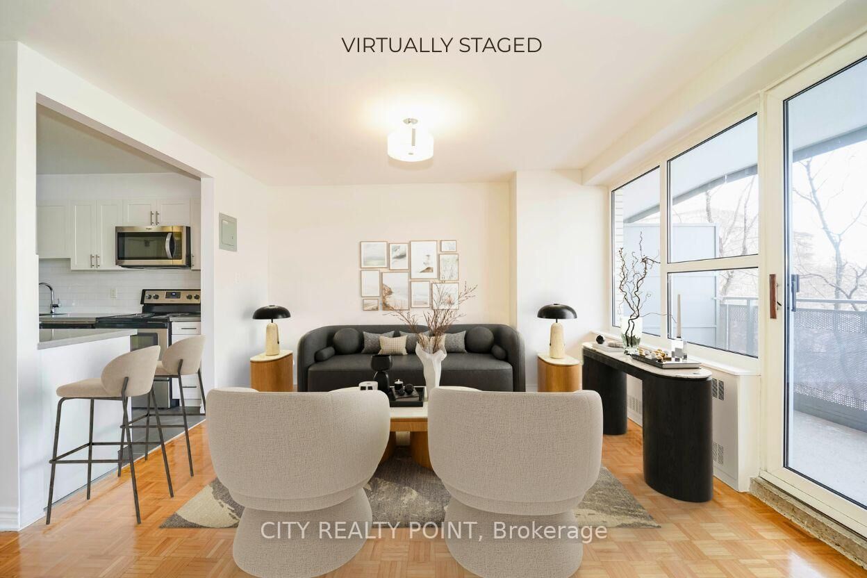 Photo de la propriété: 10 Shallmar Boulevard 510 ON M5N 1J4