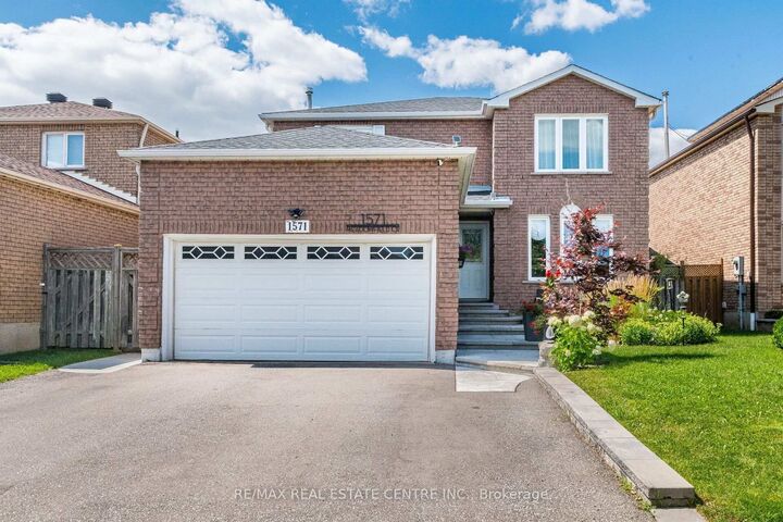 1571 Meadowfield Crescent — photo 1