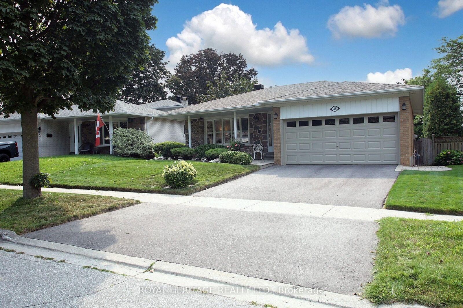 Property Photo:  35 Langevin Crescent  ON M1C 2B8 