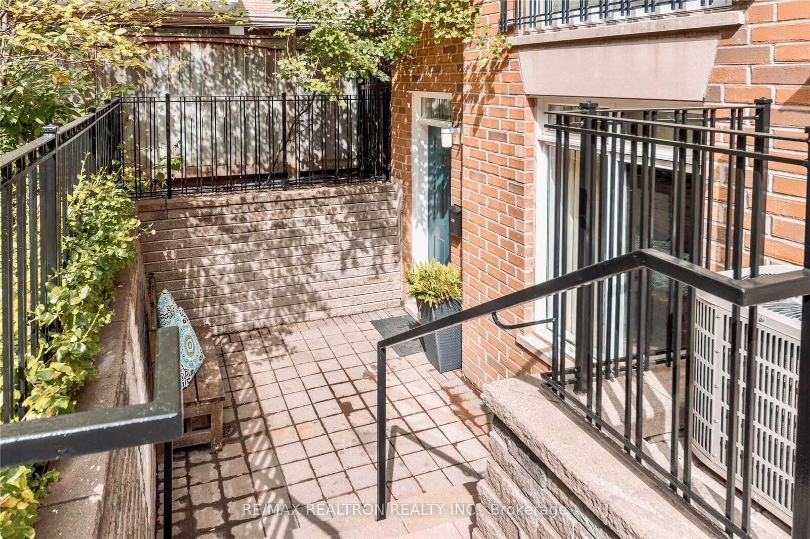 Property Photo:  415 Jarvis Street 135  ON M4Y 3C1 