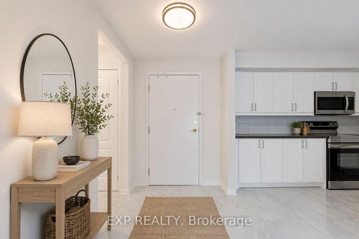 Photo de la propriété:  2506 Rutherford Road 210  ON L4K 5N4 