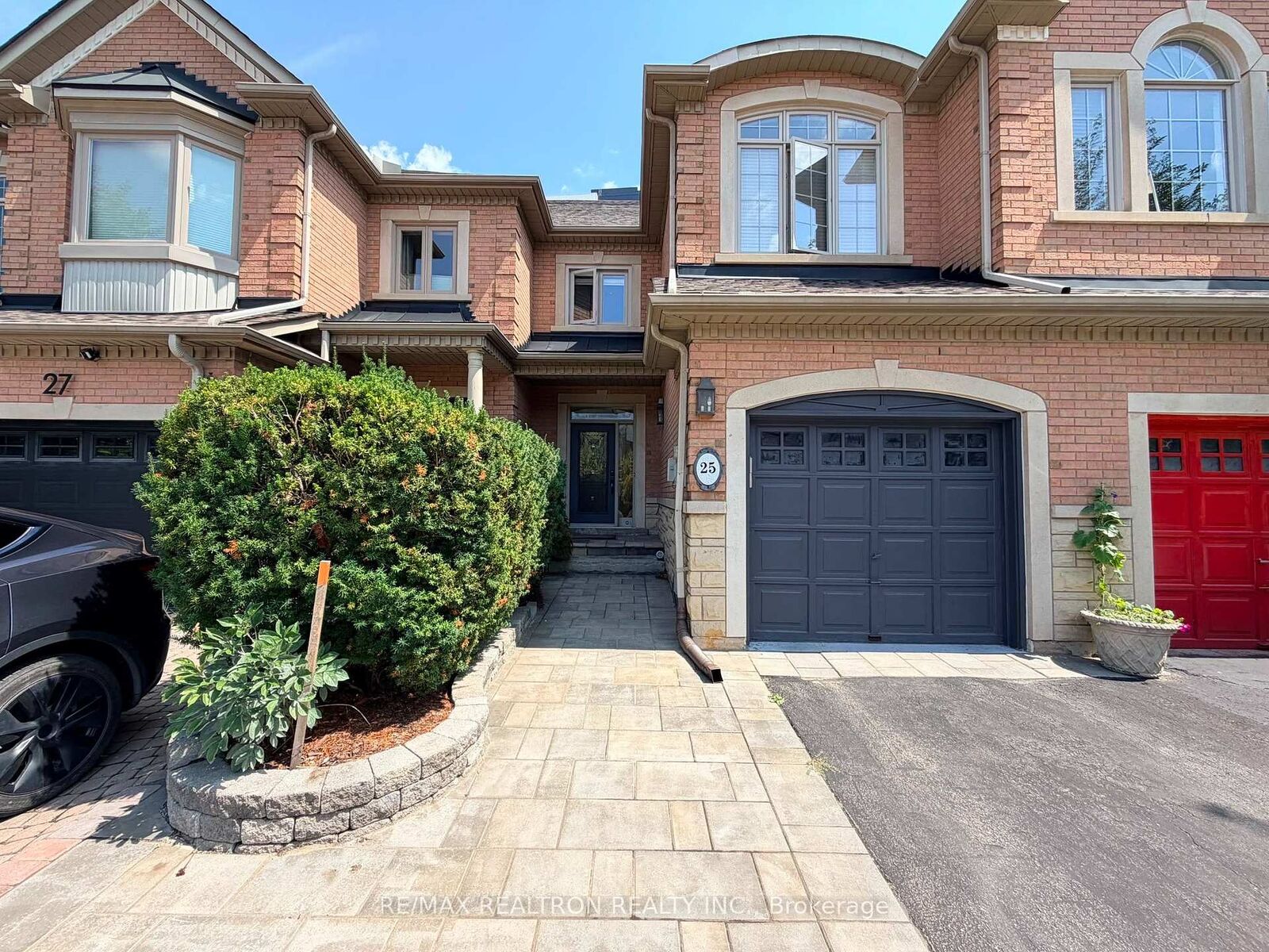 Property Photo:  25 Kingsbridge Circle  ON L4J 8N8 