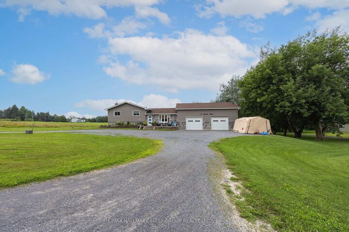Property Photo: 19 Sunset Lane ON K7L 4V3
