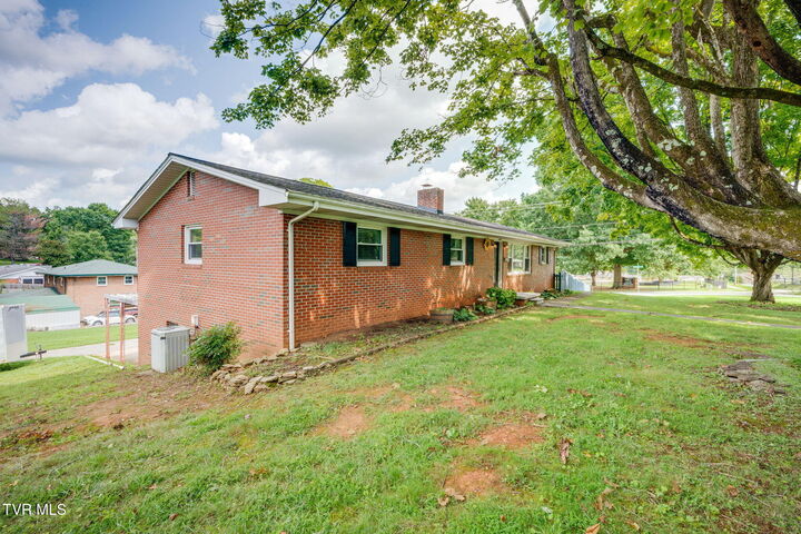 Property Photo:  2400 Larkspur Drive  TN 37604 