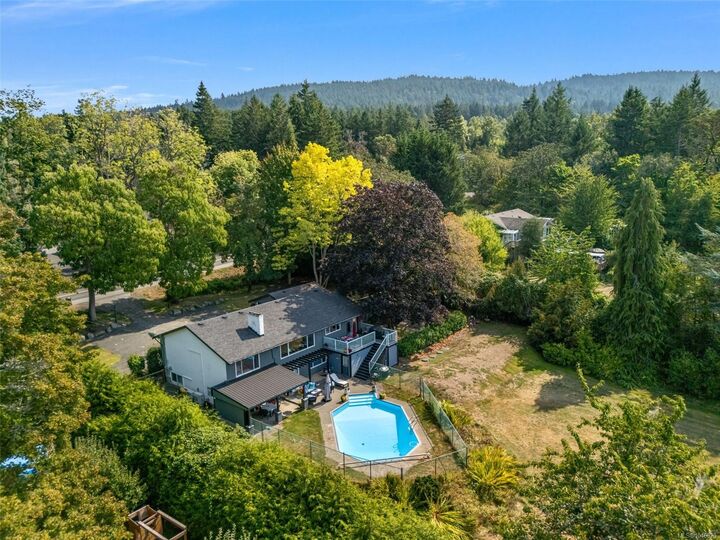 9168 West Saanich Rd — photo 1