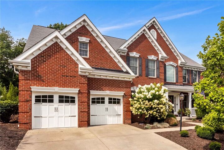 Property Photo:  100 Macintosh Ct  PA 16066 