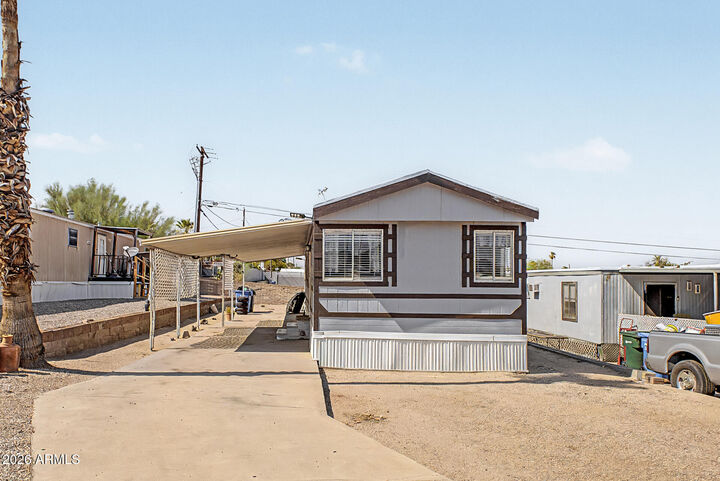 Property Photo: 1908 E Dahlia Drive AZ 85022