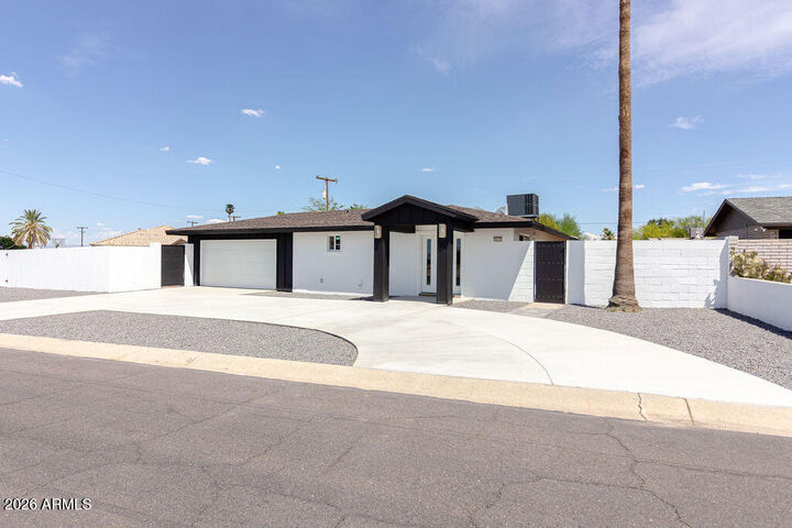Property Photo: 8435 S 16th Place AZ 85042