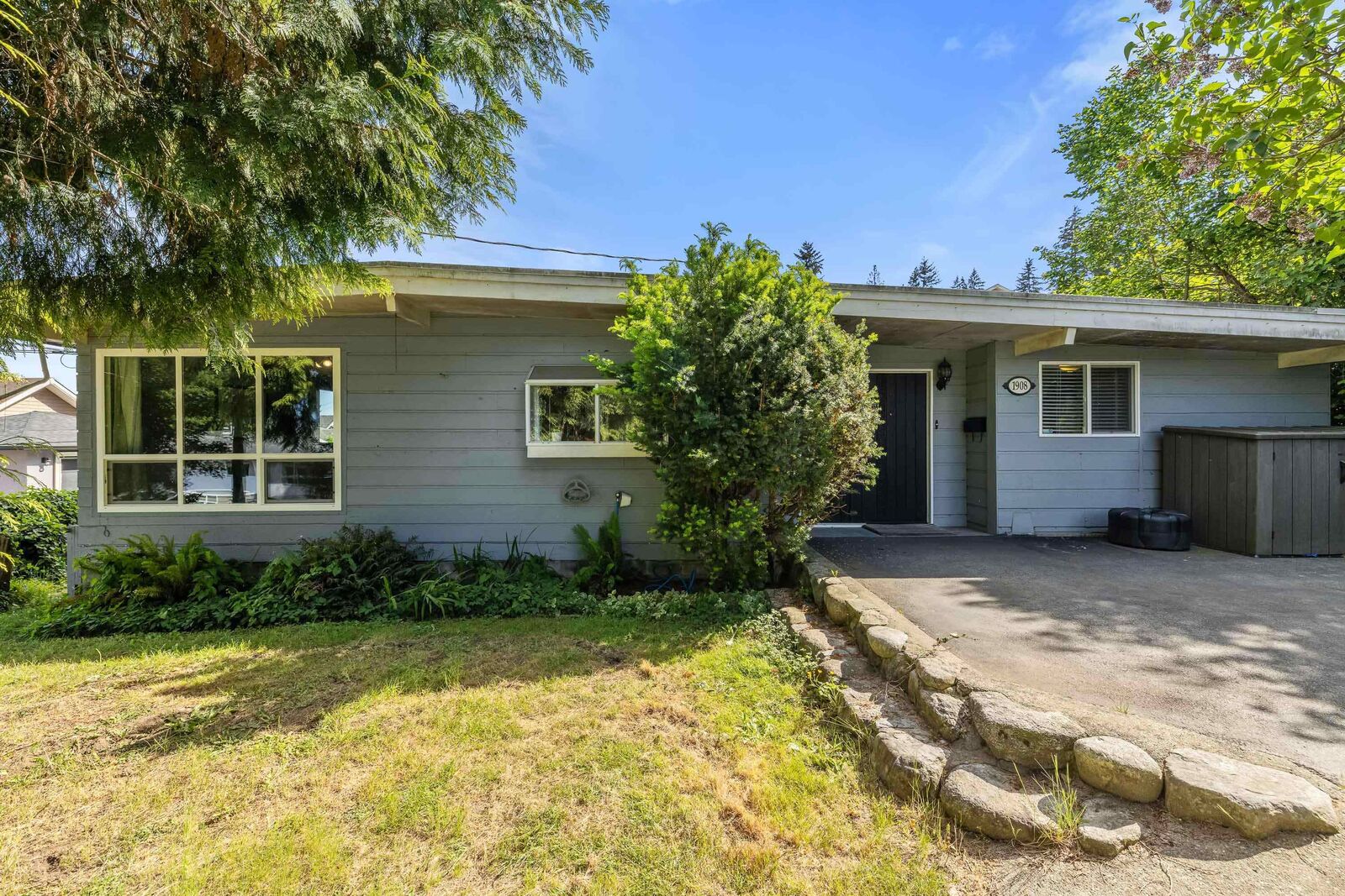 Property Photo: 1908 Warwick Crescent BC V3C 1L8