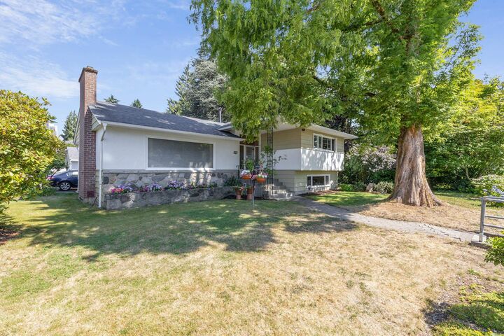 541 Cochrane Avenue — photo 1