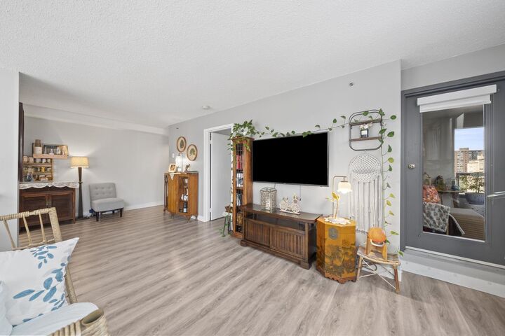 Property Photo: 1060 Alberni Street 1506 BC V6E 4K2