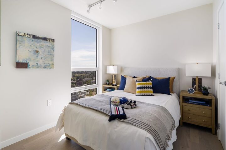 Property Photo: 485 W 42nd Avenue 1402 BC V5Y 0R6