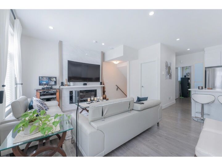 Property Photo: 11267 133 Street 2 BC V3R 0E3
