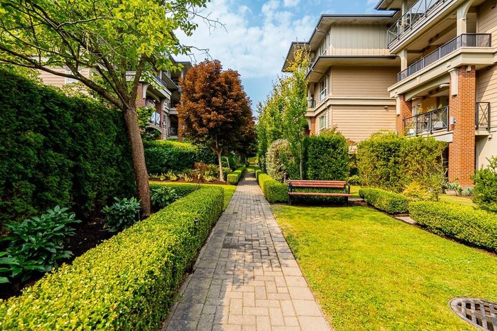Property Photo: 15357 17A Avenue 201 BC V4A 1V4