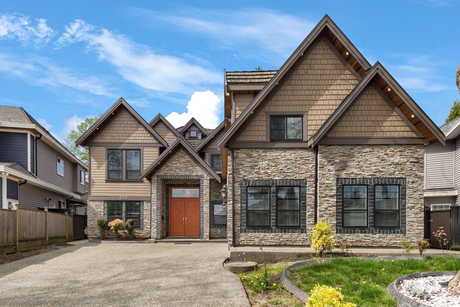 Property Photo:  