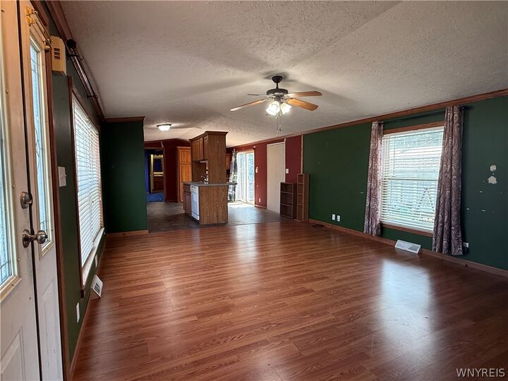 Property Photo: 1438 East Dr NY 14004