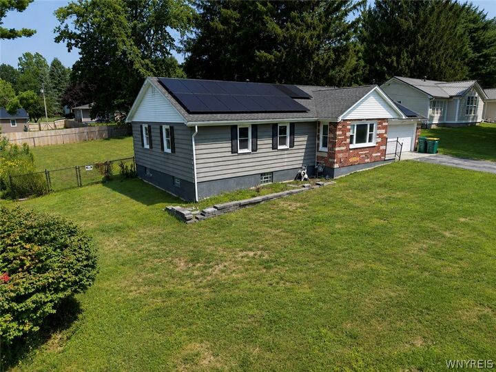 Property Photo:  6727 Hillcroft Drive  NY 14025 