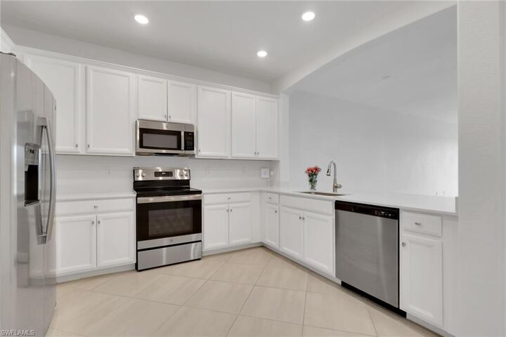 Property Photo: 1645 Alameda Dr FL 34120