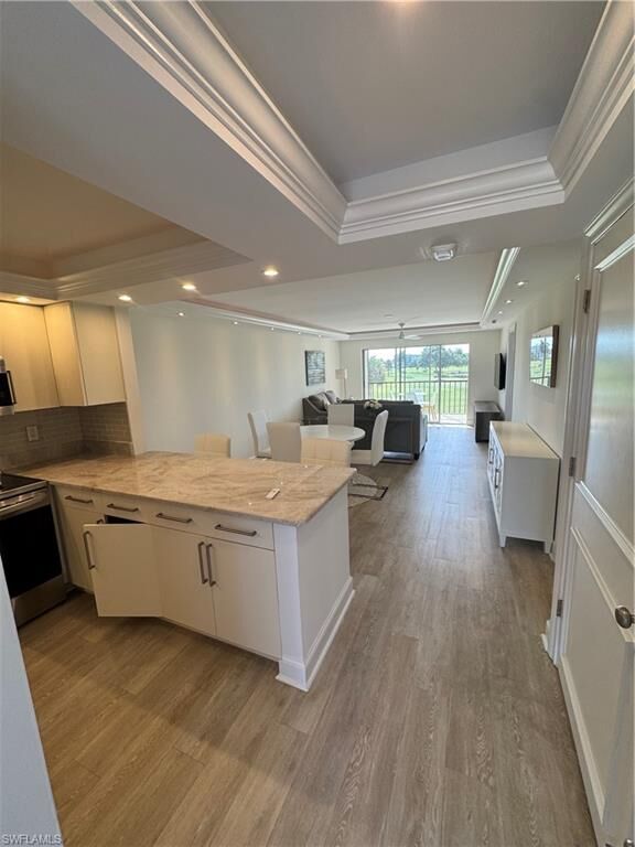 Property Photo: 37 High Point Cir E 305 FL 34103