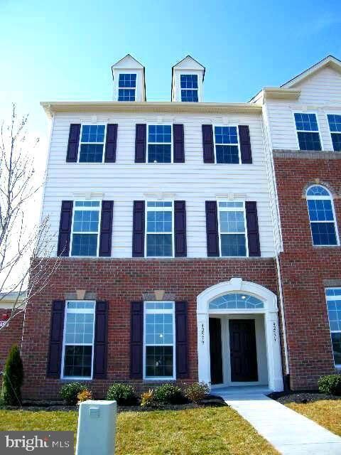 Property Photo: 42577 Burbank Terrace VA 20166