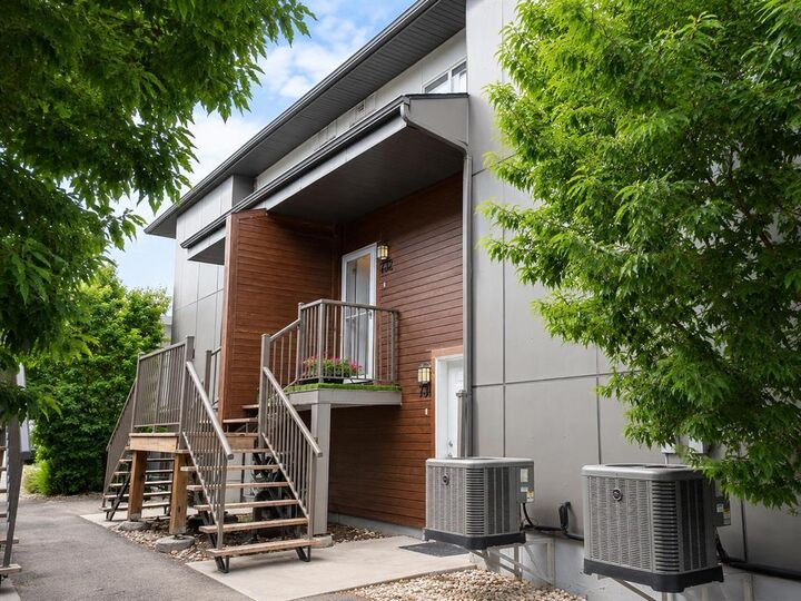 Property Photo: 1355 Lee Boulevard MB R3T 4X3