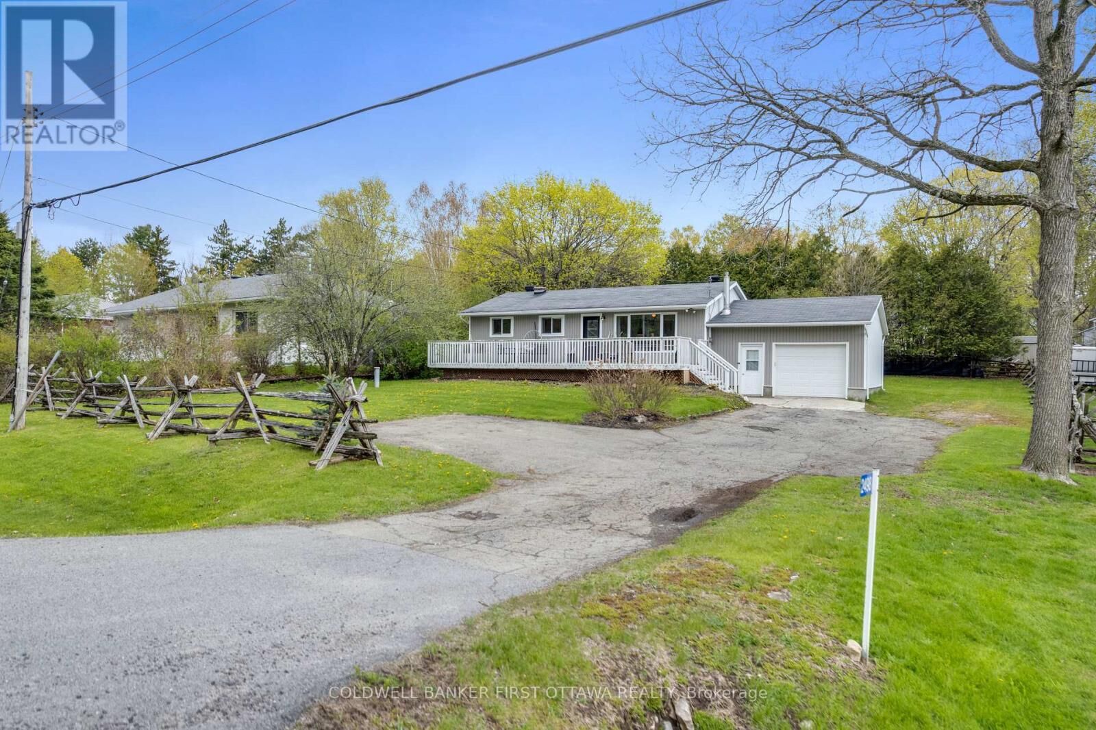 Property Photo: 2498 Rideau Ferry Road ON K7H 3C7