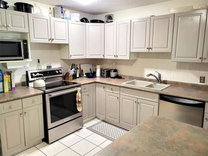 Property Photo: 105 Swindon Way MB R3P 0W3