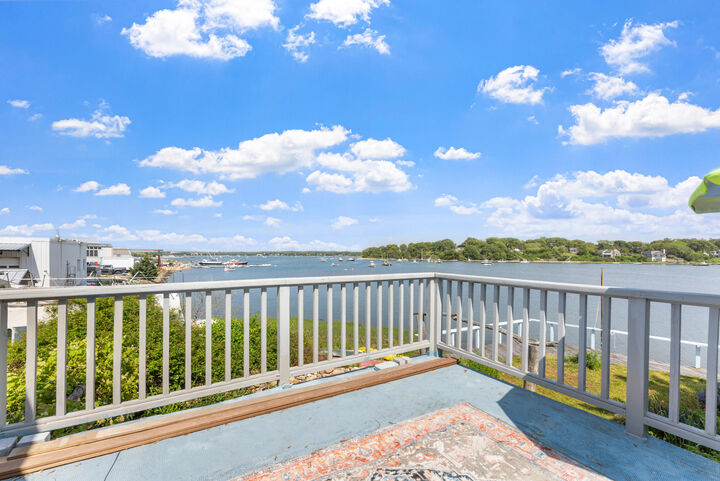 Property Photo:  