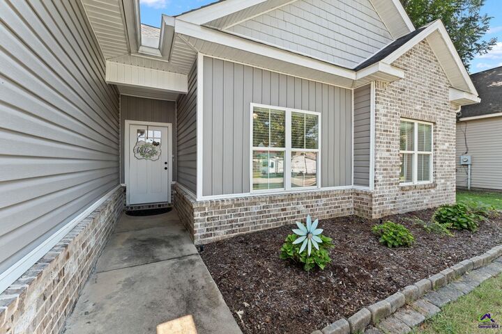 Property Photo:  204 Dennard Drive  GA 31069 