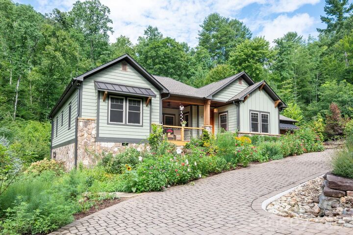 Property Photo:  18 Hawks Pointe Lane  NC 28787 