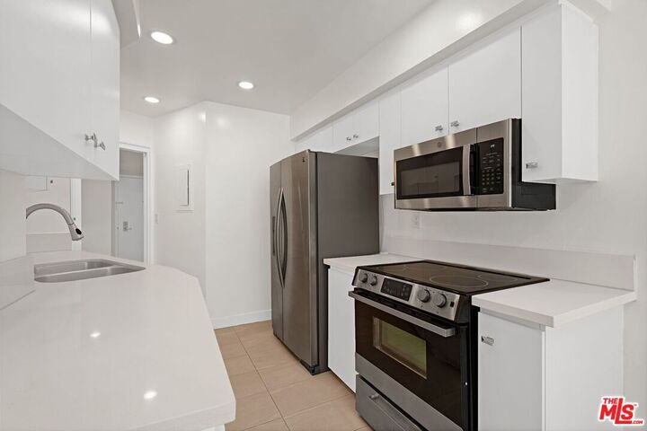 Property Photo: 7250 Franklin Ave, Unit 507 CA 90046
