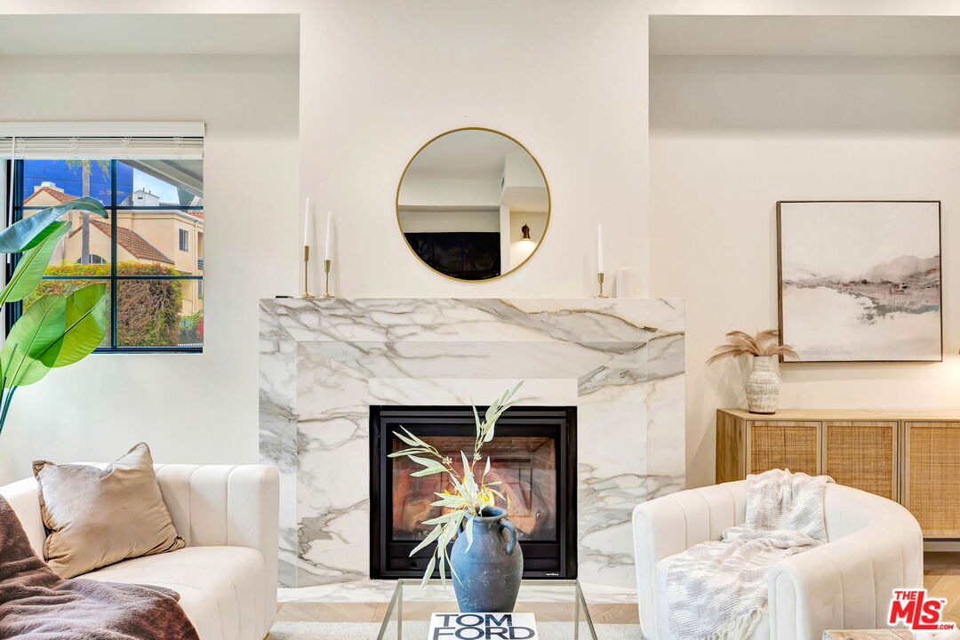 Property Photo:  652 Huntley Dr, Unit 102  CA 90069 