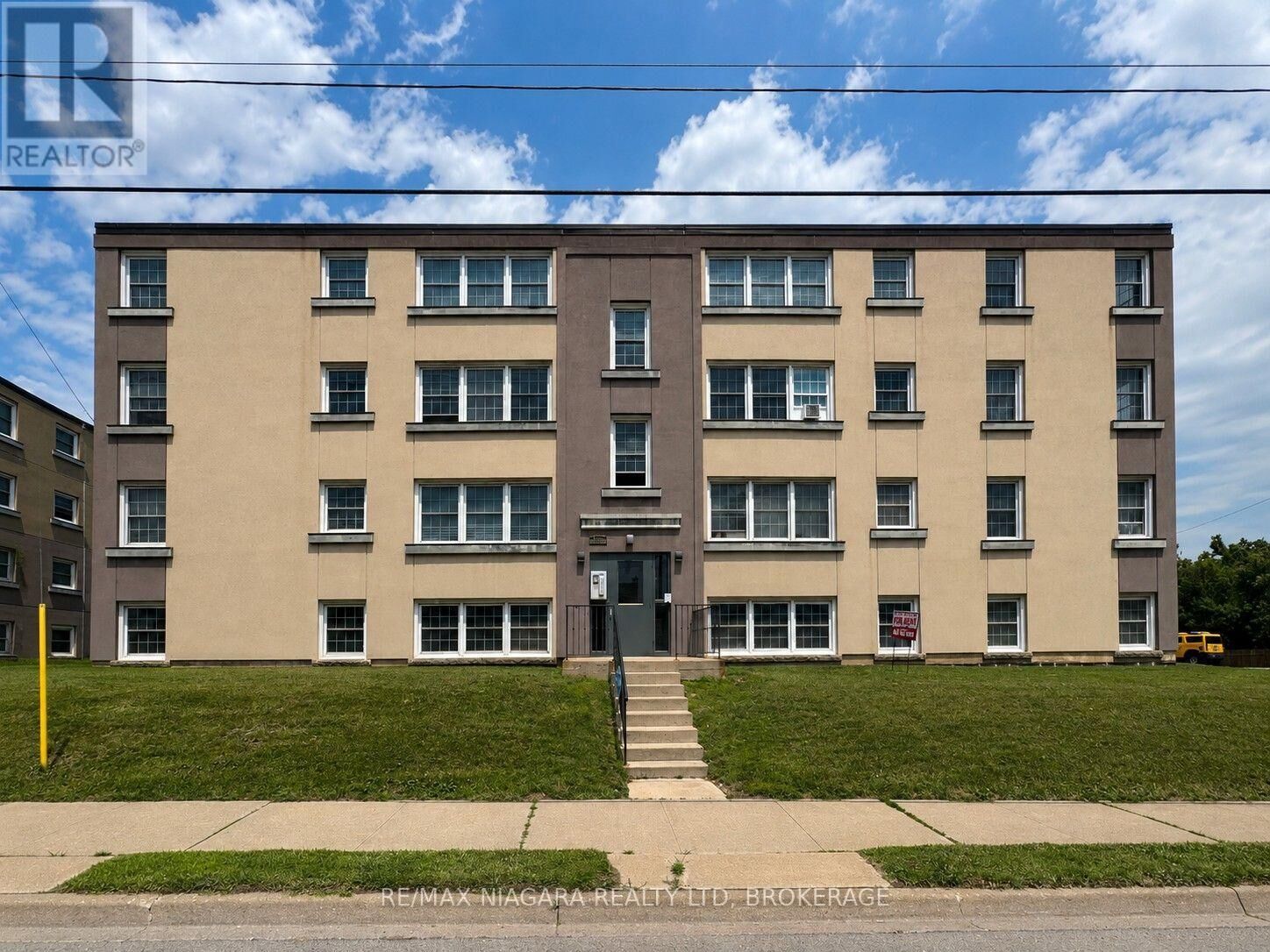 Property Photo:  143 Westchester Crescent 5  ON L2P 2N8 