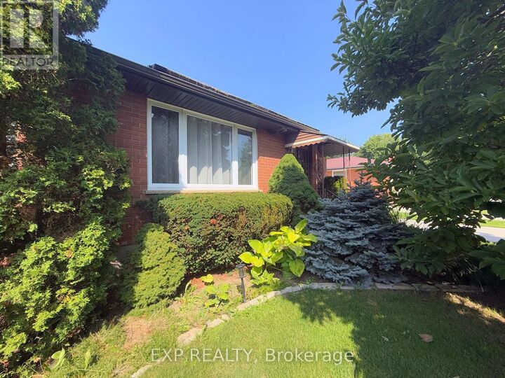 Property Photo: 82 Lacey Crescent ON N6E 2E7