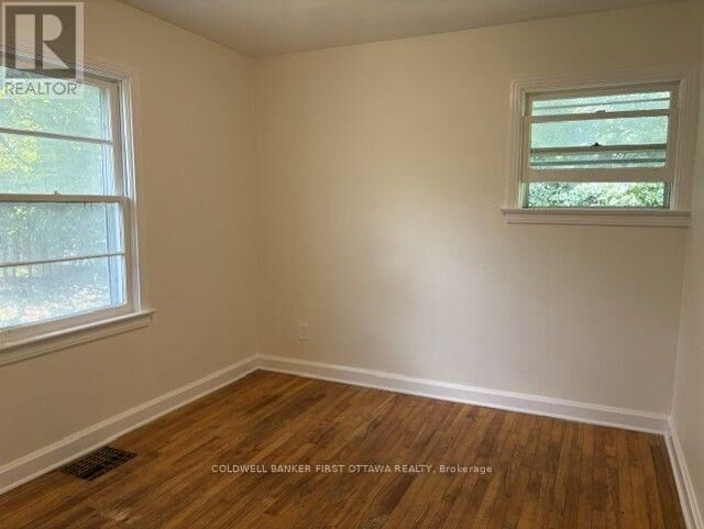 Property Photo:  92 Lotta Avenue  ON K2G 2B7 