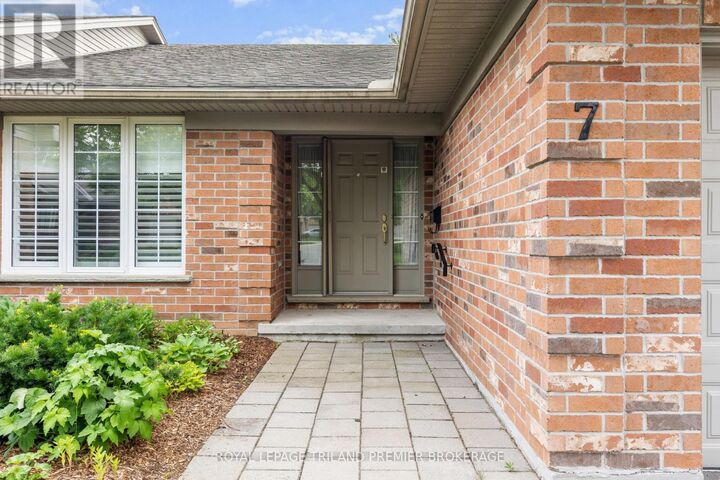 Property Photo: 1755 Louise Boulevard 7 ON N6G 5G4