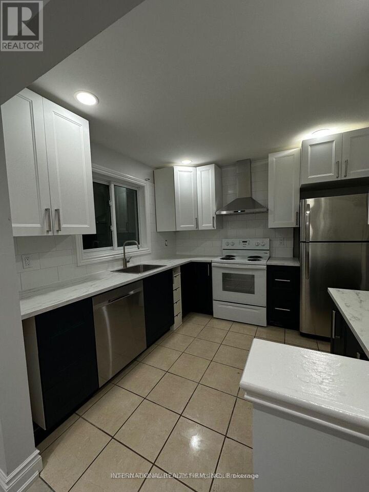 Property Photo:  53 Belfry Drive Main  ON L3Y 3E9 