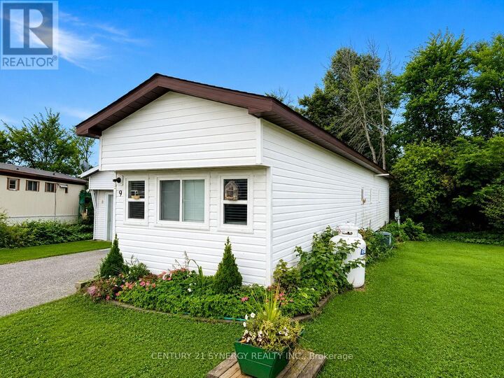 Property Photo:  9 Echo Drive  ON K7A 0J5 
