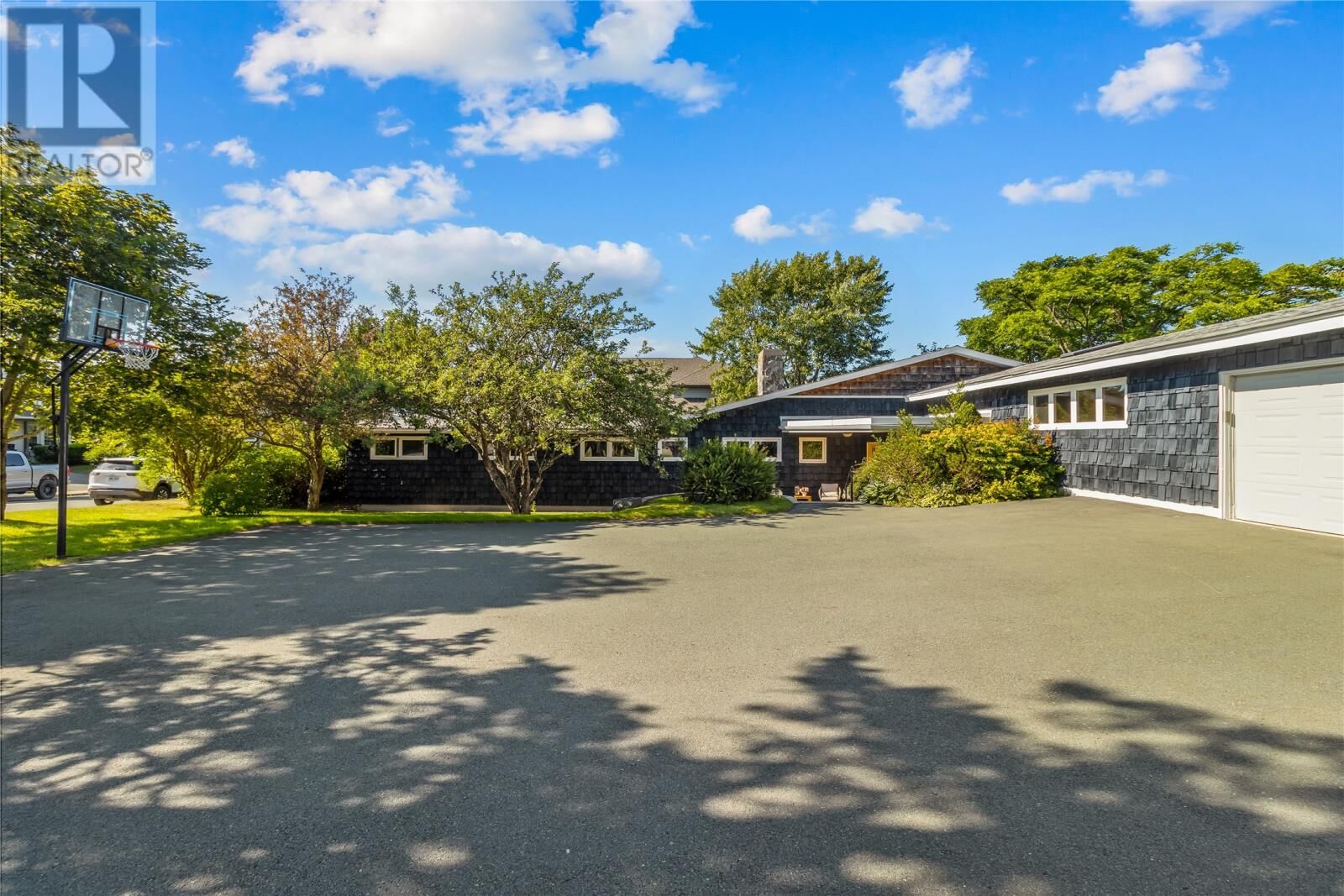 Property Photo: 7 Kingswood Drive NL A1W 5M1