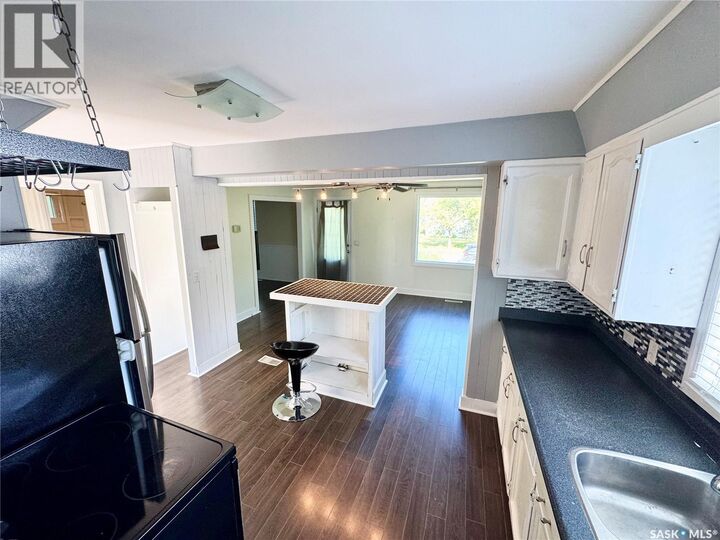 Property Photo:  214 Bates Street  SK S0G 0J5 