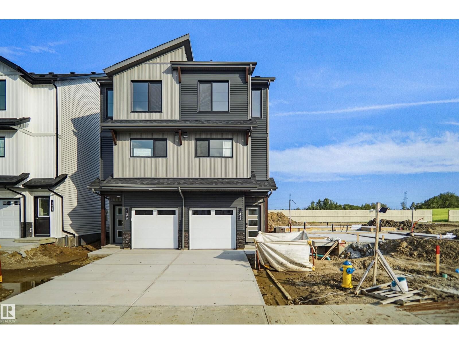 Property Photo: 1423 9 St NW AB T6T 2N8