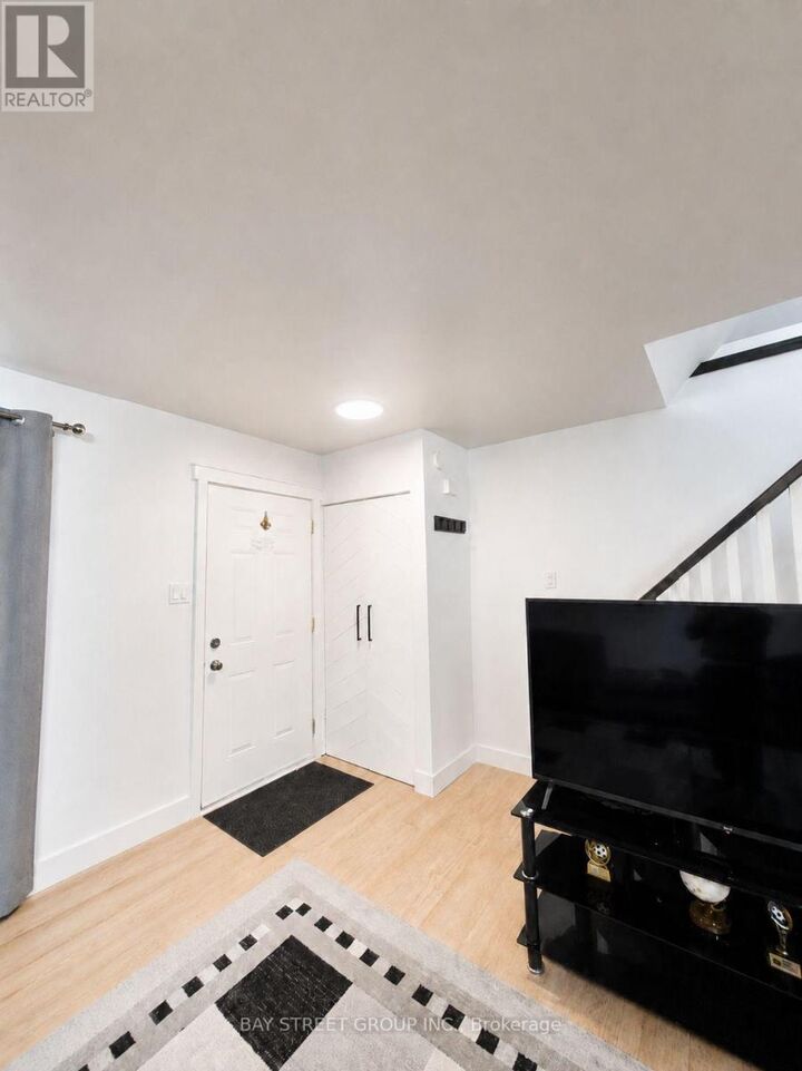 Property Photo:  22 Rosamond Crescent  ON N6E 2M8 