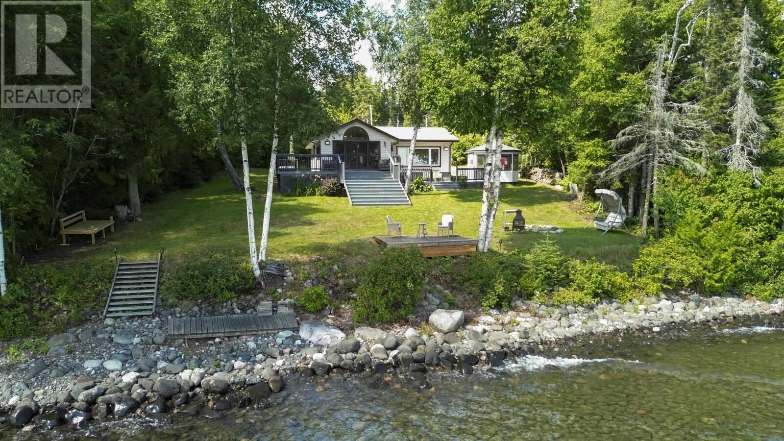 Property Photo: 2427 Scott Dr ON P7A 0Y7