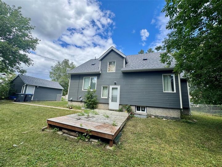 40 Maple Street — photo 1